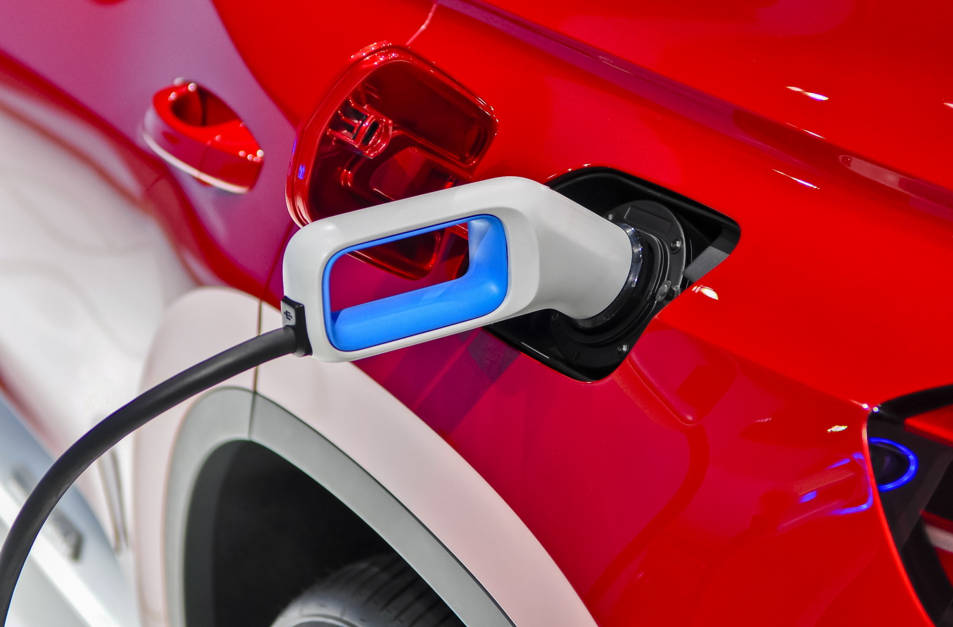 Ventes de voitures électriques et hybrides : 6e mois consécutif à plus de 10 % de parts de marché
