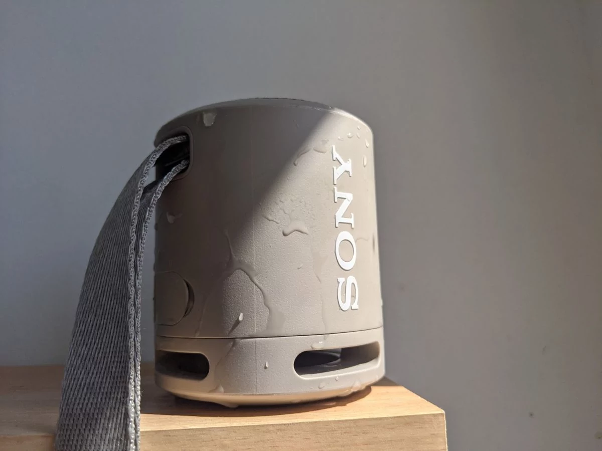 Test : Sony SRS-XB13, une petite enceinte résistante, puissante et  endurante pour partir en vacances