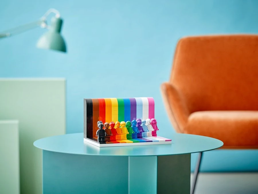 Lego Everyone is Awesome © LEGO