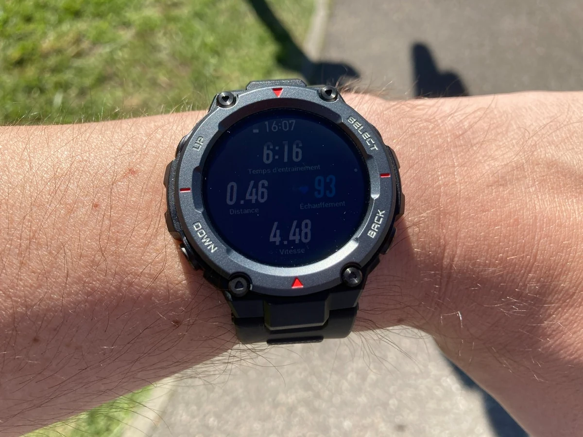 Amazfit T-Rex Pro - Écran jour © Johan Gautreau