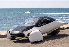 Aptera dévoile un nouveau prototype de son véhicule électrique solaire capable de parcourir jusqu'à 1 600 km