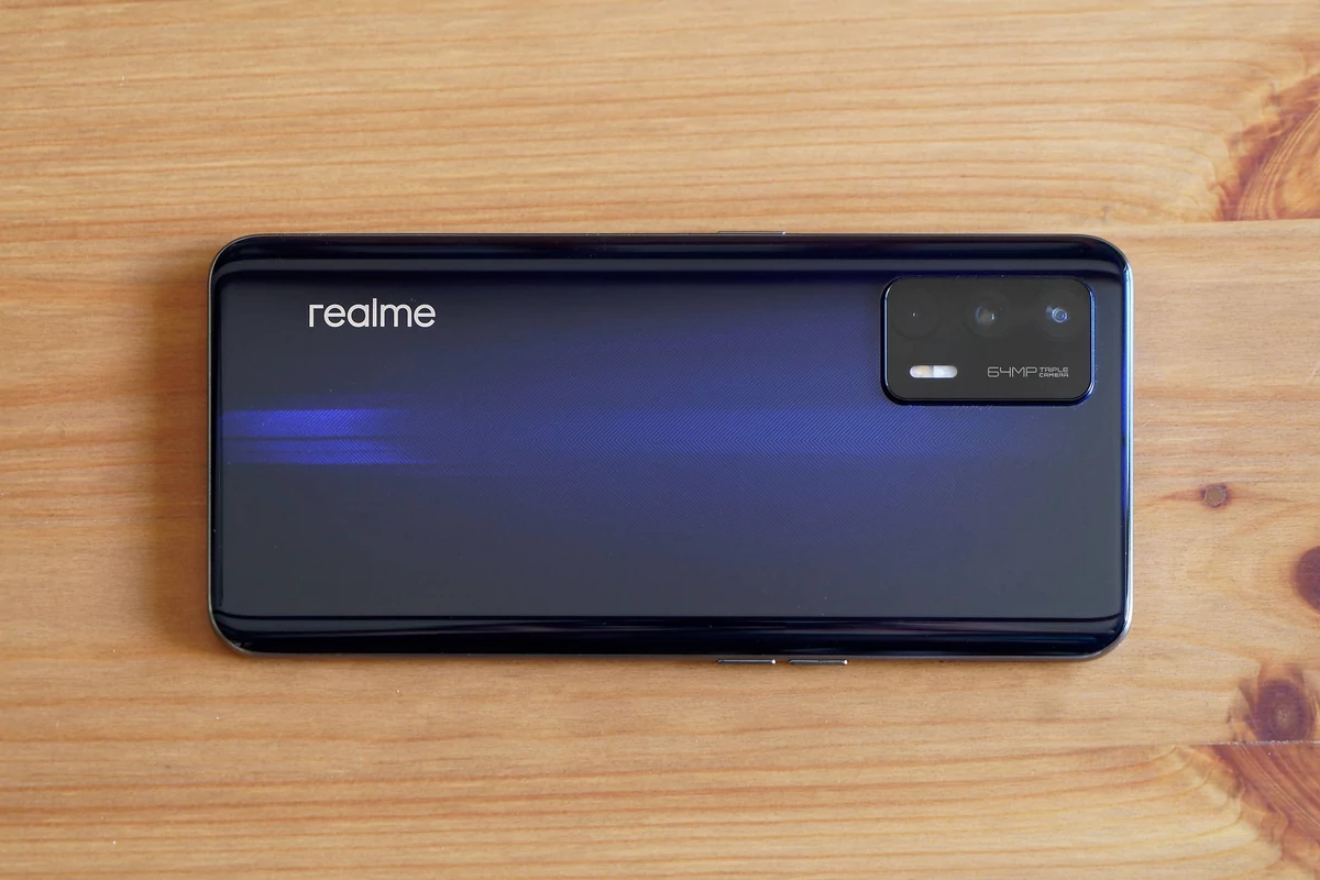 realme GT 5G © © Marc Mitrani pour Clubic