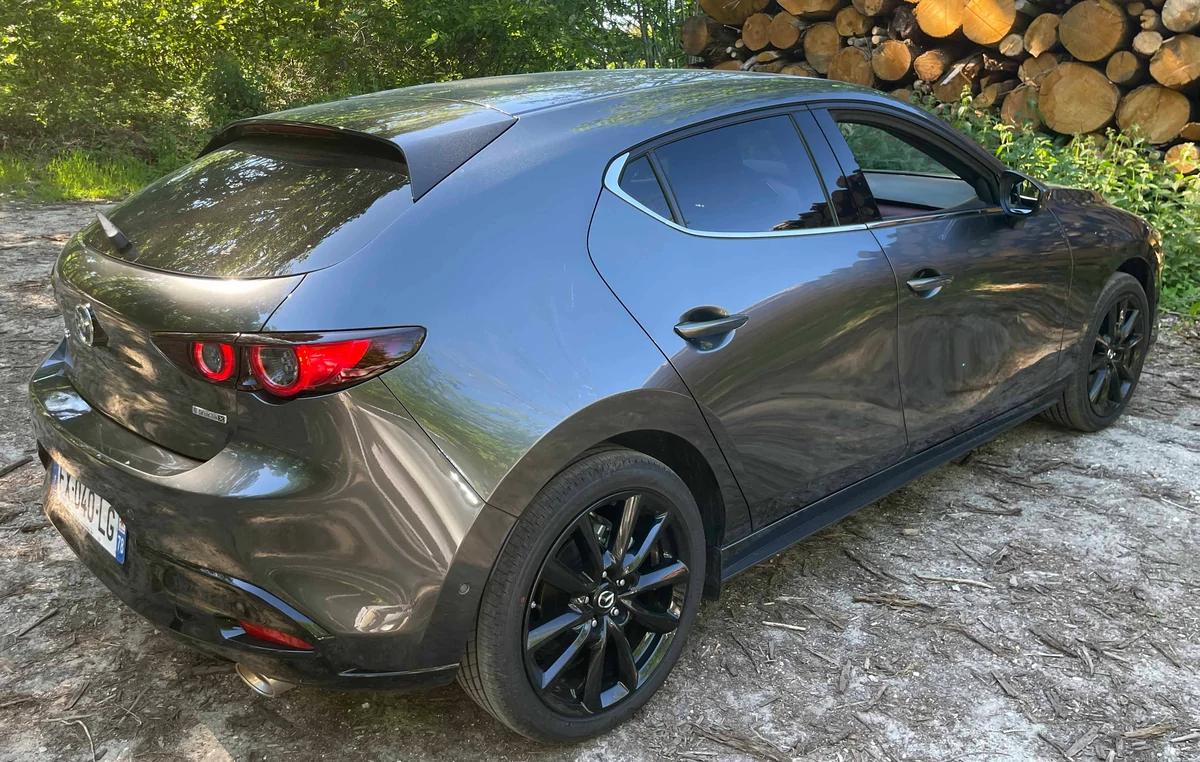 Mazda3 e-Skyactiv-X M Hybrid © Jérôme Cartegini