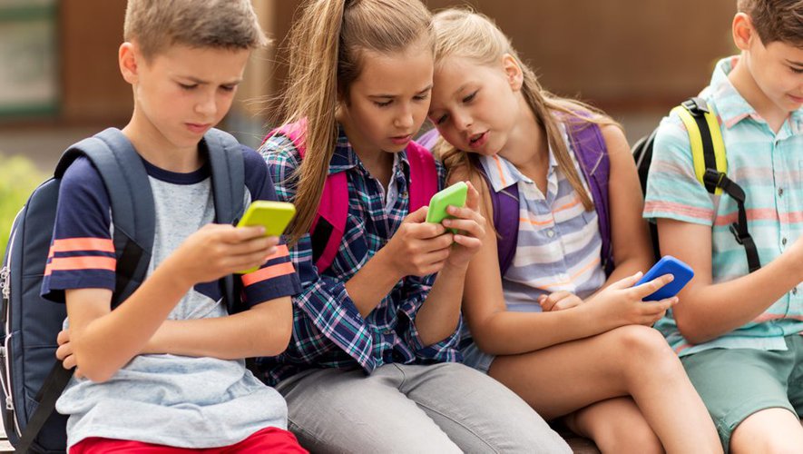 Nos enfants reçoivent leur premier smartphone dès 8 ans: la puberté  numérique, c'est de plus en plus tôt - La DH/Les Sports+