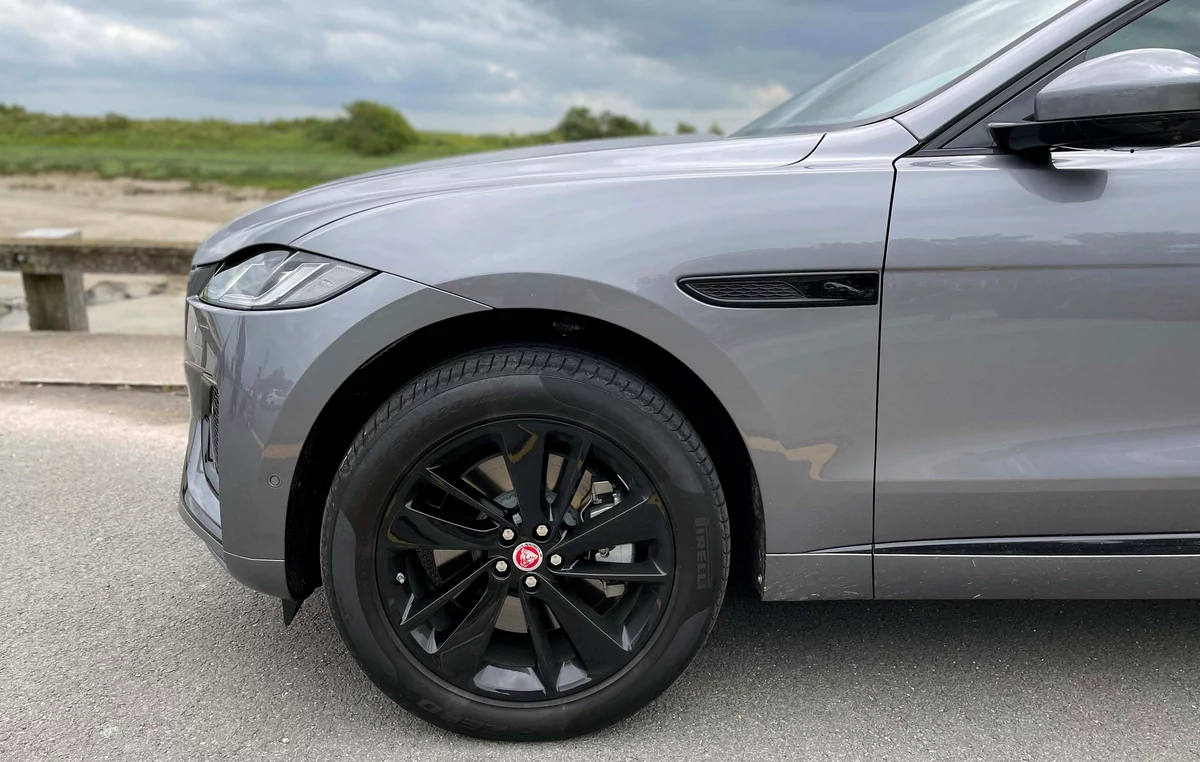Jaguar F-PACE P400e SE R-Dynamic © Jérôme Cartegini