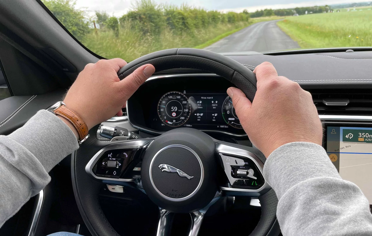 Jaguar F-PACE P400e SE R-Dynamic © Jérôme Cartegini