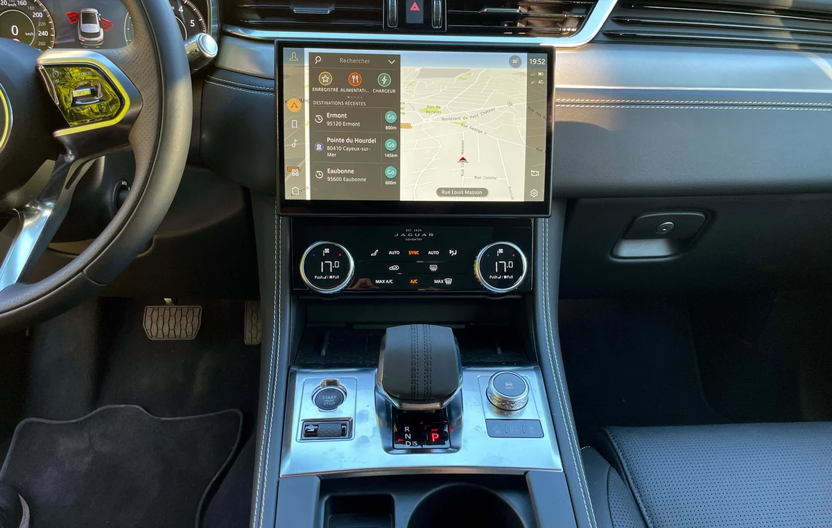 Jaguar F-PACE P400e SE R-Dynamic © Jérôme Cartegini
