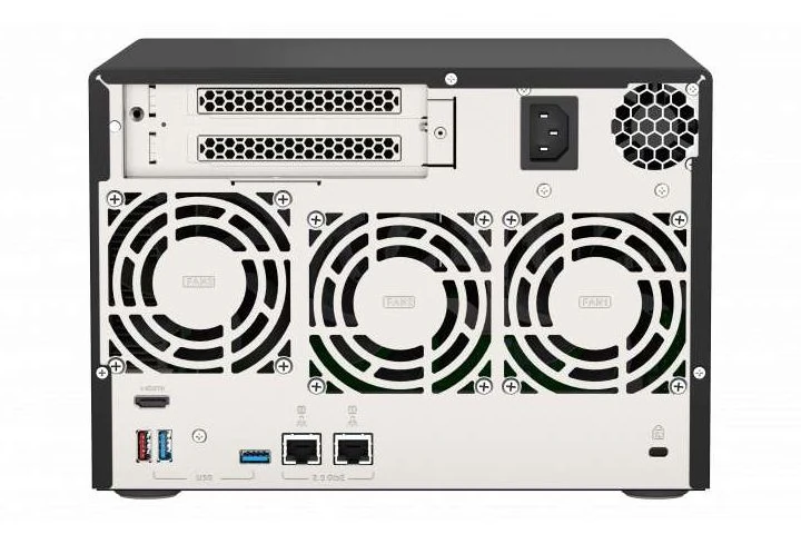 QNAP TVS-675 © QNAP