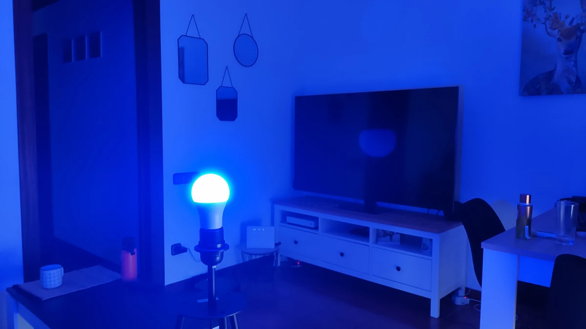 Test WiZ Color E27 A60 © Alexandre Schmid pour Clubic