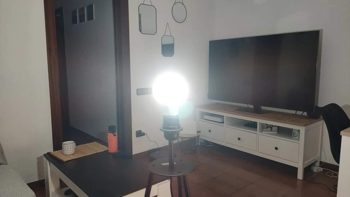Test WiZ Color E27 A60 © Alexandre Schmid pour Clubic