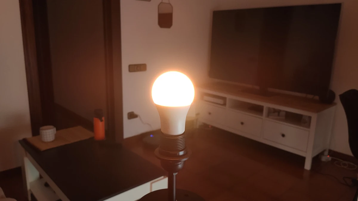 Test WiZ Color E27 A60 © Alexandre Schmid pour Clubic