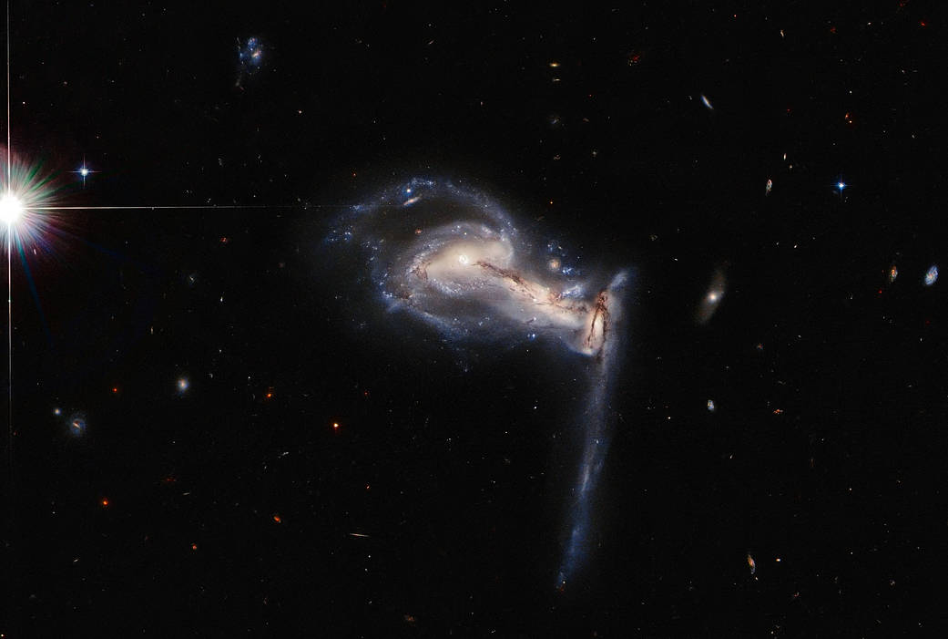 Hubble a photographié la fusion de trois galaxies