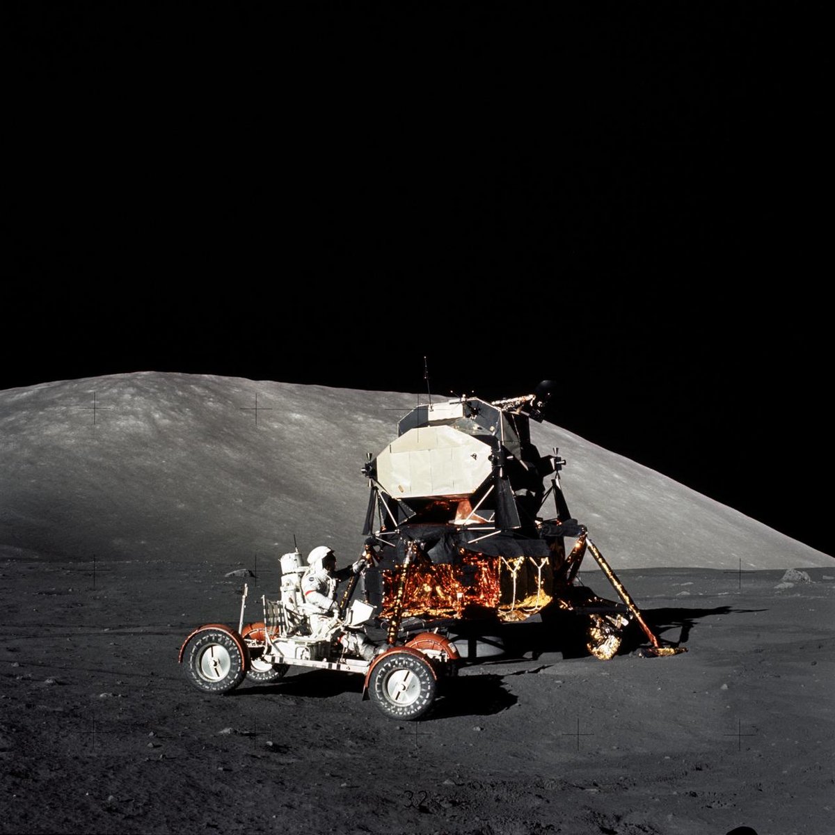 Jeep lunaire LRV sur la Lune Apollo 17 © NASA