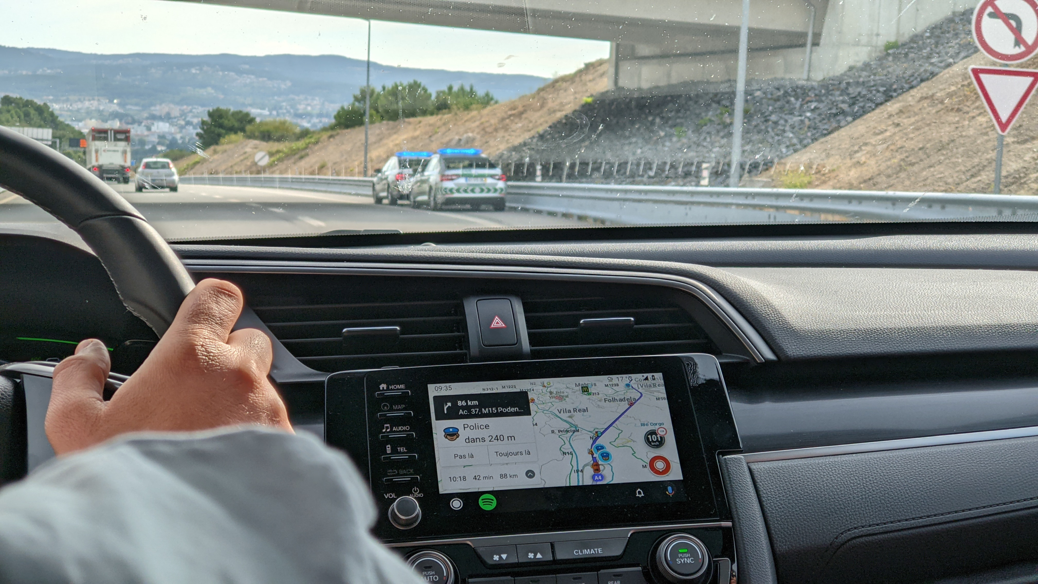 Vous pouvez voir dans quelle station aller faire le plein ce week-end grâce à Waze