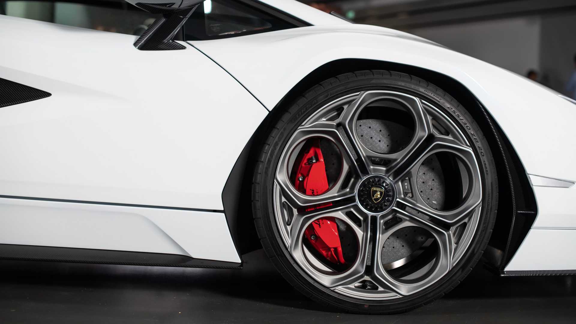 Lamborghini passera à l'hybride dès l'an prochain et met le 100 % thermique au placard