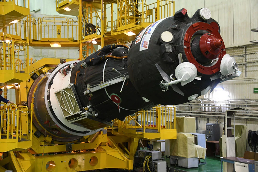 Soyouz MS-09 en préparation Baïkonour © Roscosmos/TsENKI