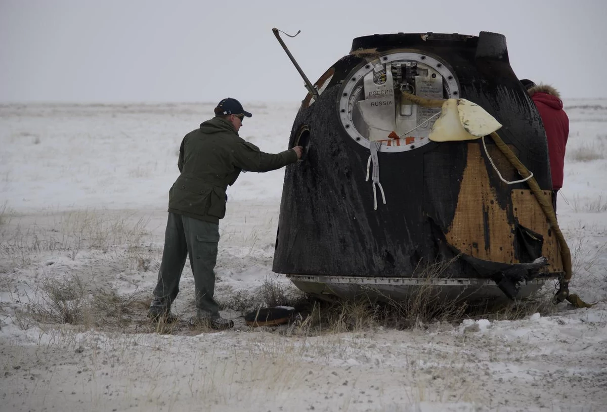 Soyouz MS-09 après atterrissage © NASA/B. Ingalls