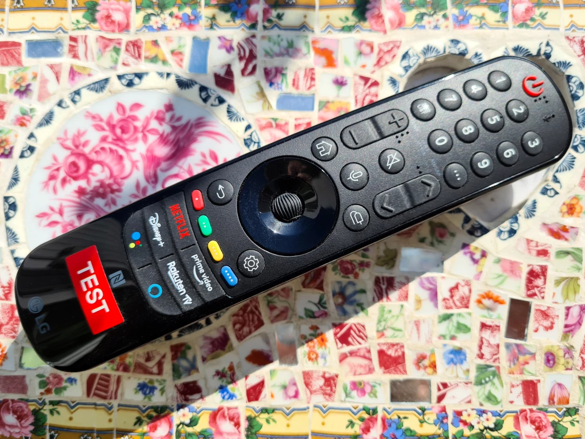 Test LG OLED65C1_télécommande © Matthieu Legouge