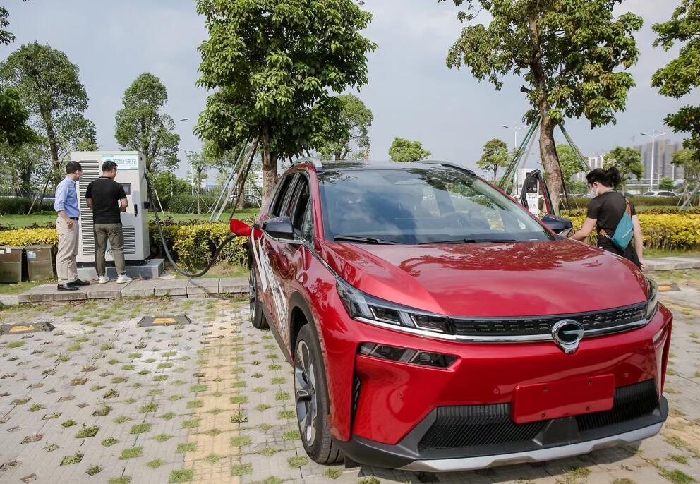 Le GAC Aion V et sa batterie au graphène promettent 1000 km d'autonomie et une charge en 8 minutes