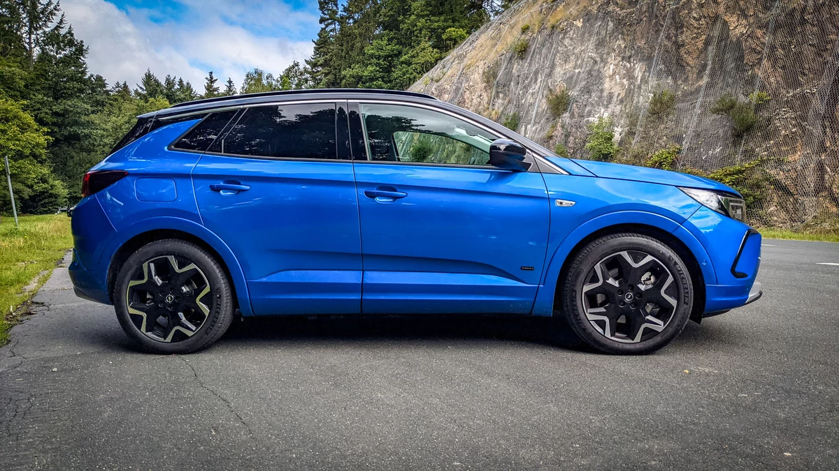 Opel Grandland hybrid4 (2021) © David Nogueira