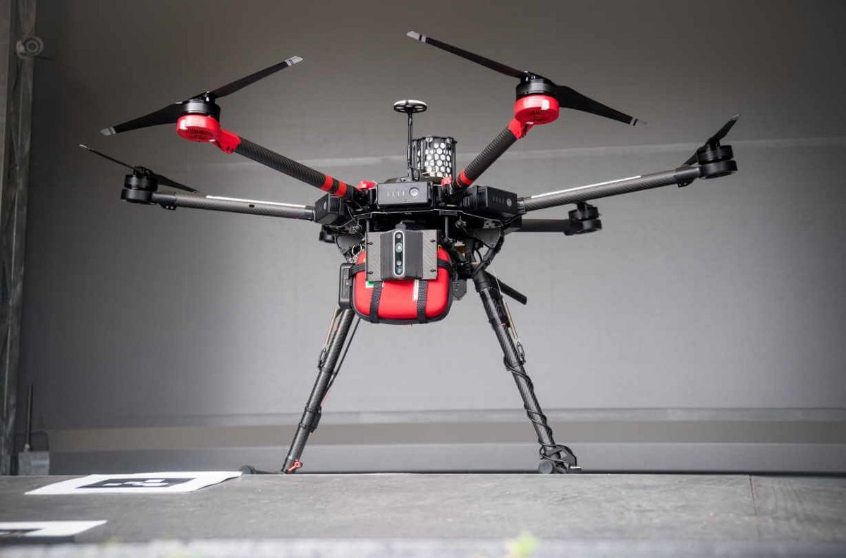 Everdrone AB s'est spécialisé dans les drones de secours : la charge utile de ce modèle est un défibrillateur © Everdrone AB