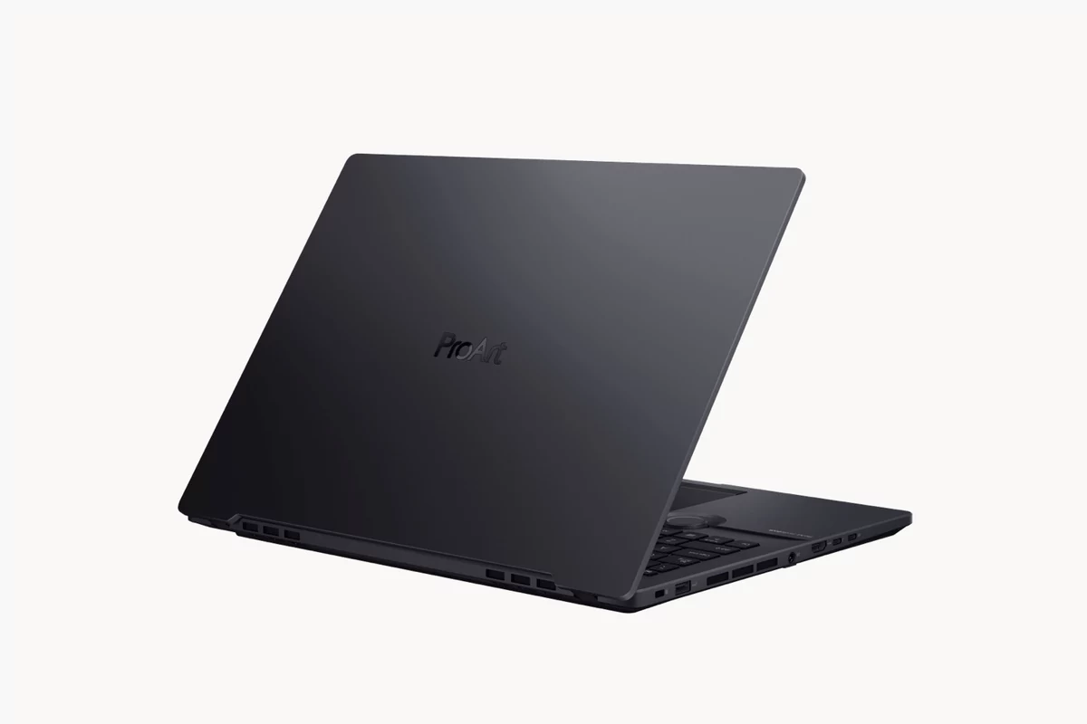 ASUS Studiobook 16-1 © © ASUS
