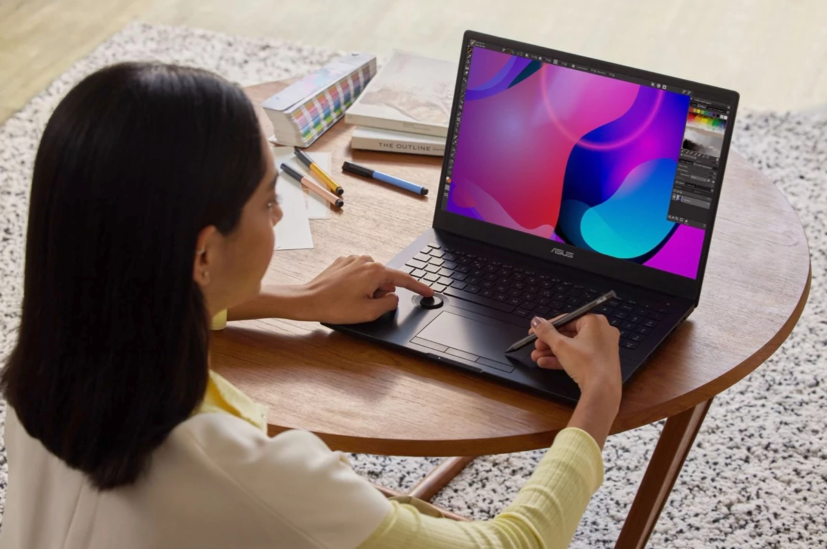 ASUS Studiobook 16-5 © © ASUS