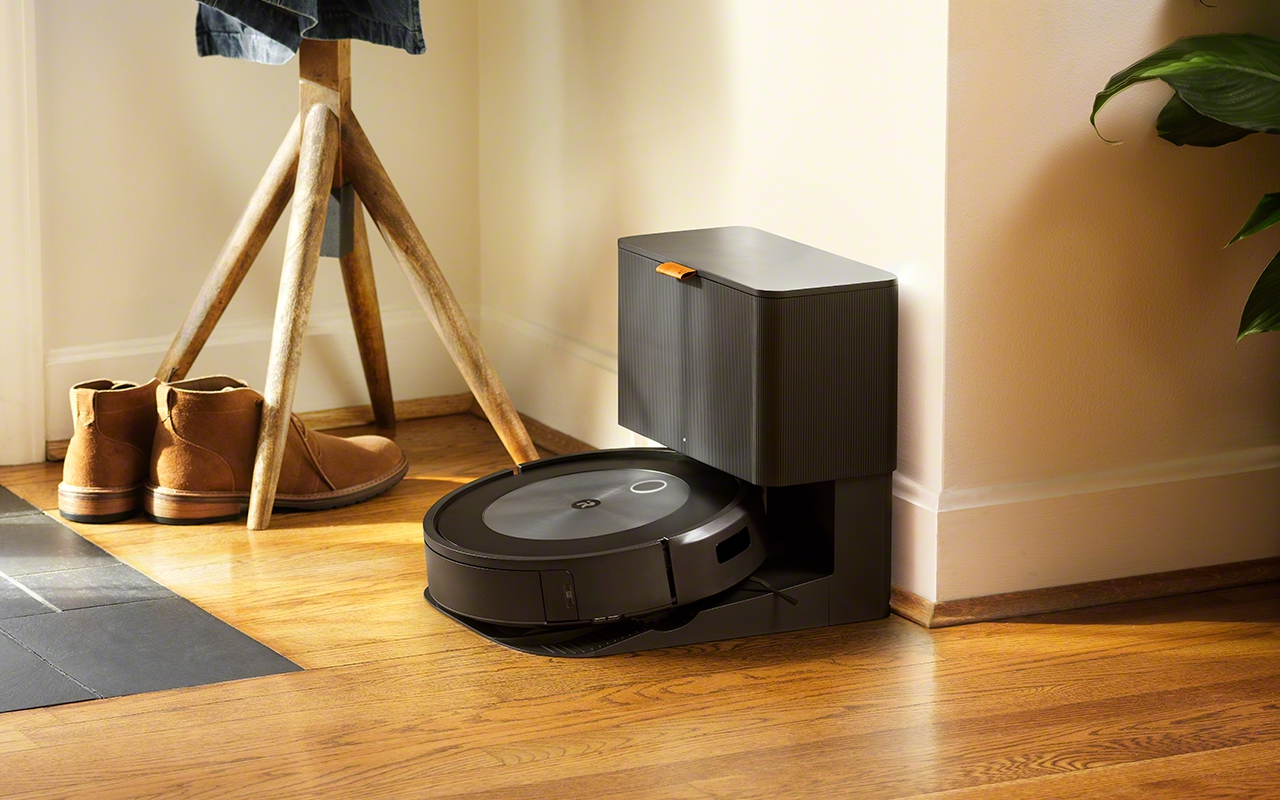 iRobot annonce le Roomba j7+, un nouvel aspirateur robot qui détecte les objets