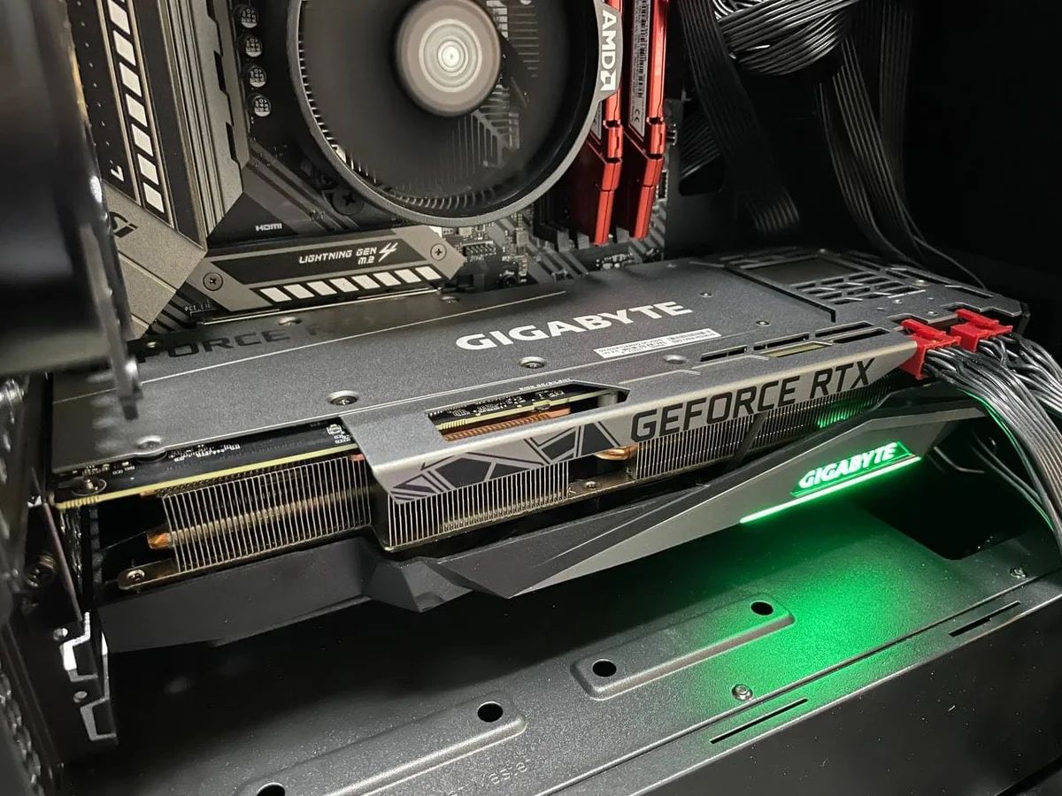 La GeForce RTX 3080 Ti avec 20 Go de mémoire existe bel et bien