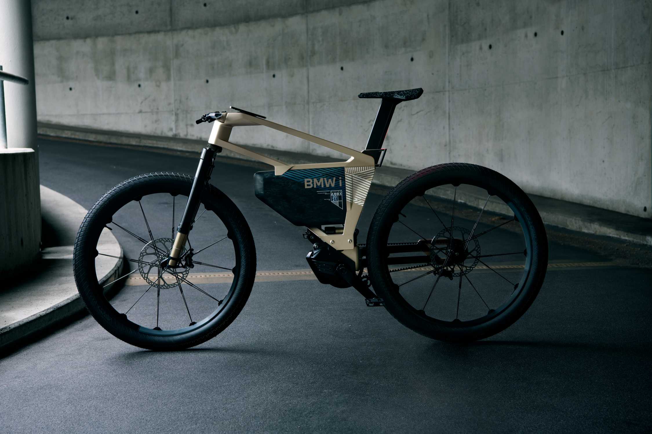 BMW dévoile i Vision AMBY, un vélo électrique au look sportif doté de 300 km d'autonomie