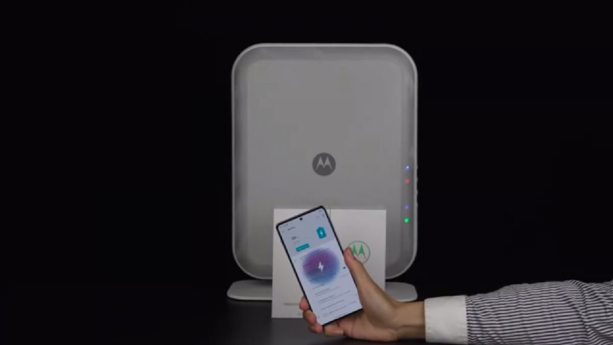 Motorola présente sa technologie de recharge sans-fil et sans contact pour smartphone