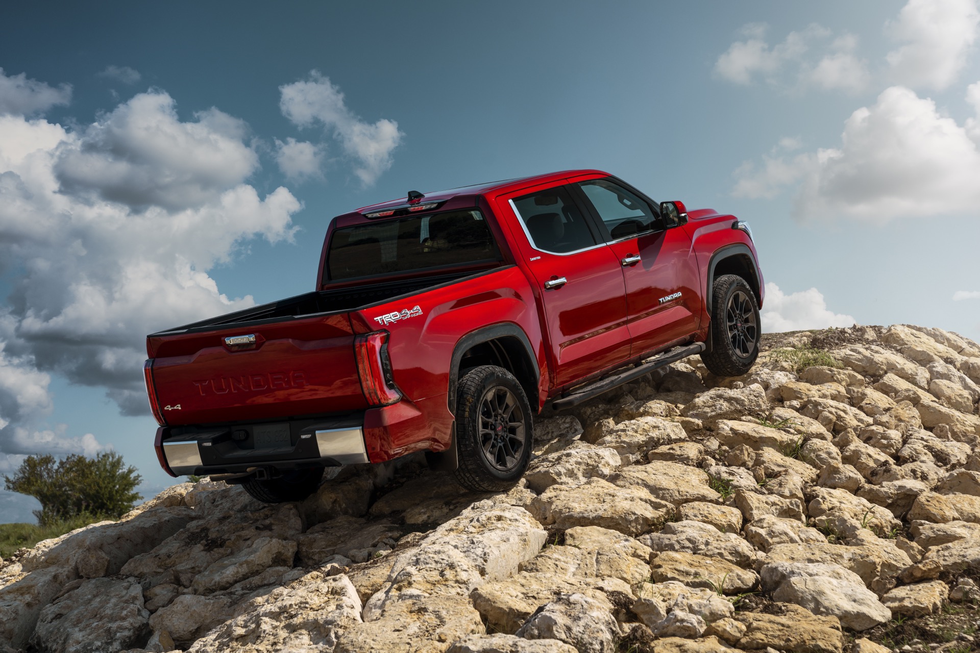 Toyota lève le voile sur son pick-up hybride Toyota Tundra