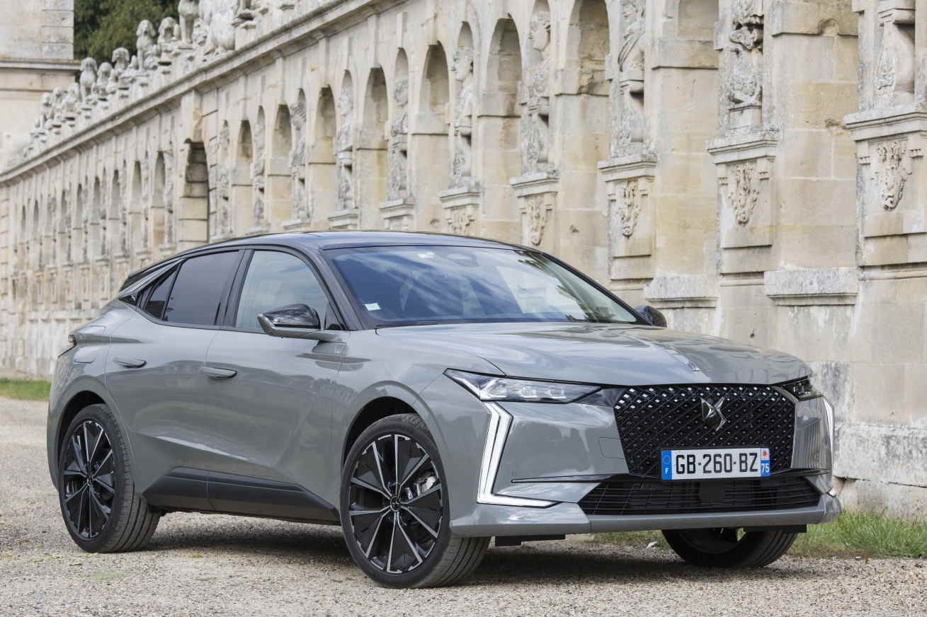 Essai DS4 PHEV 225 La Première : que vaut la compacte hybride rechargeable  de luxe à la française ?