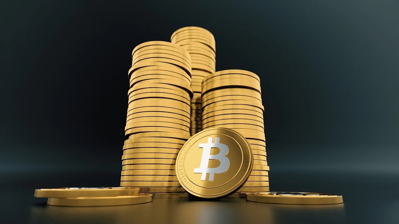 Bitcoin : nouveau record à plus 68 000 dollars, les cryptos s'affolent