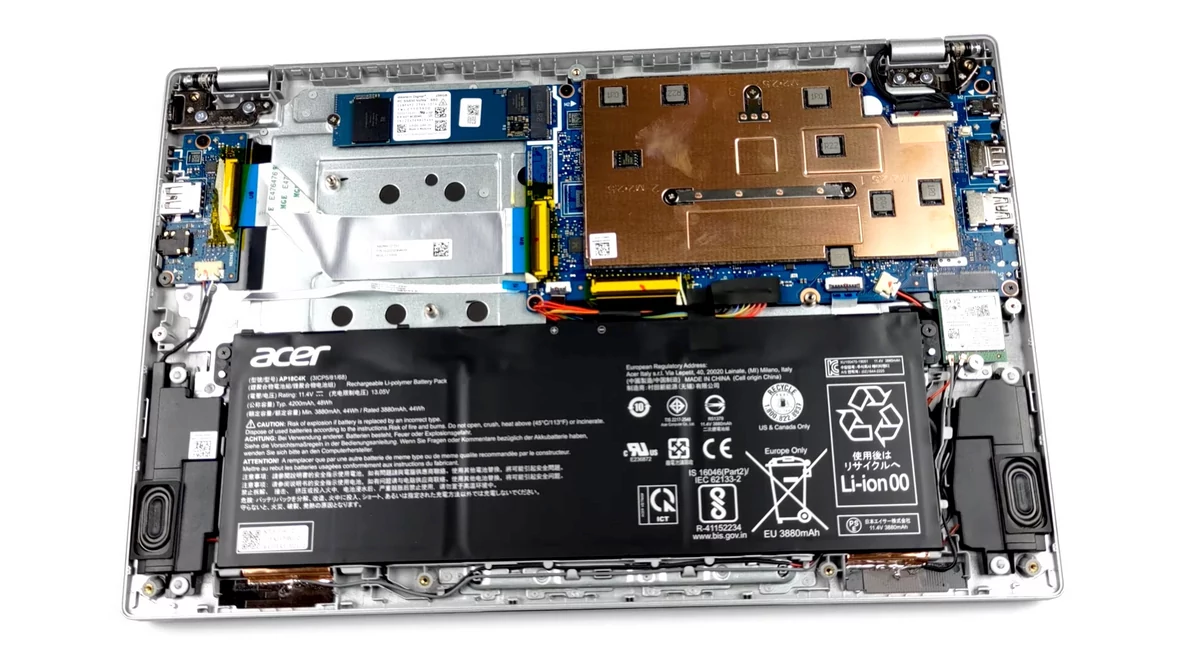 Acer Swift 1-24 © © LaptopMedia