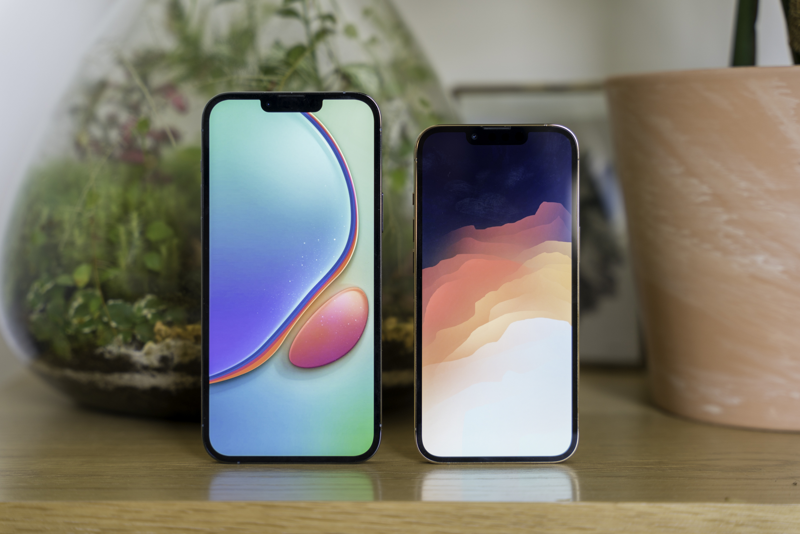 Xiaomi 12 Pro VS iPhone 13 Pro Max : quel est le smartphone le plus puissant de cette fin d'année ?