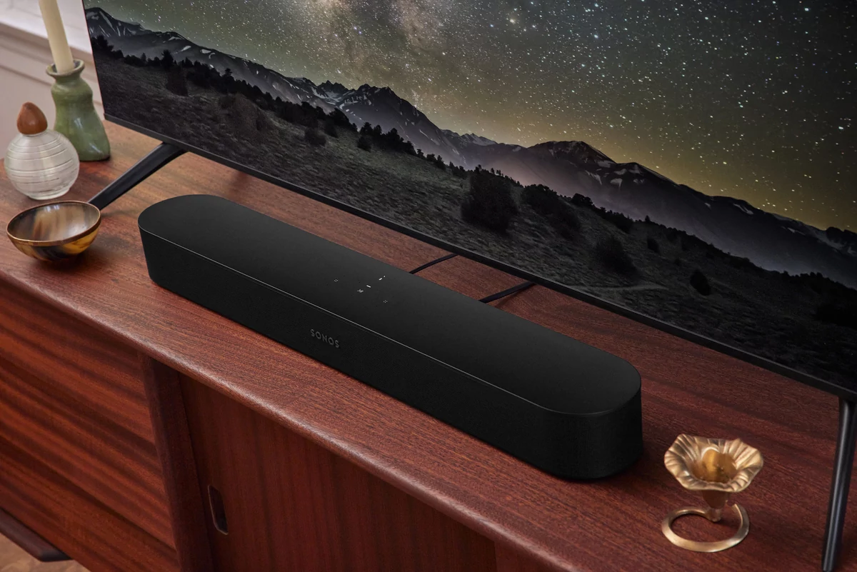 Sonos Beam Gen.2 posée sur un meuble