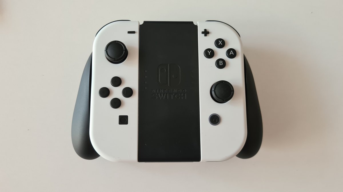 En plus du coloris blanc, la Nintendo Switch OLED est également proposée avec les manettes Neon