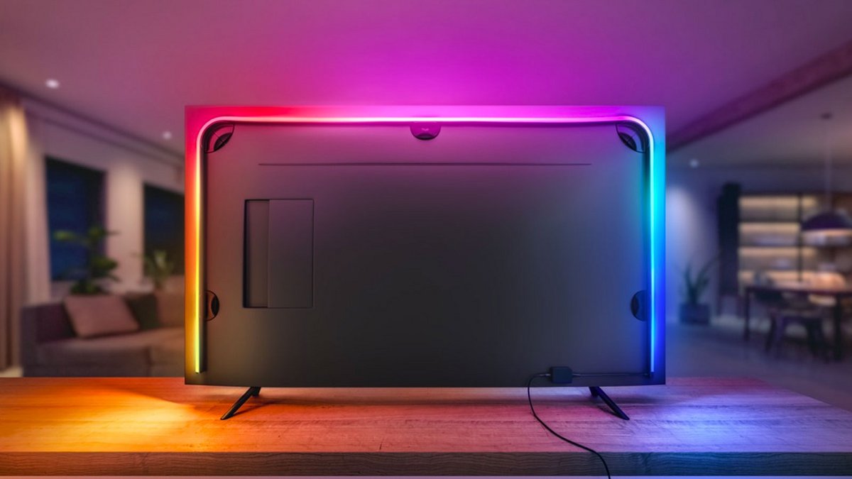 Test Philips Hue Play Gradient Lightstrip : la technologie Ambilight  s'invite sur votre téléviseur