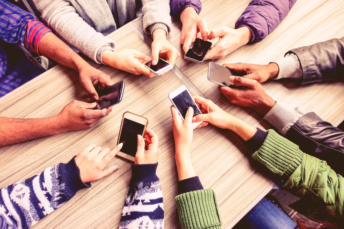 smartphone rencontre © © shutterstock