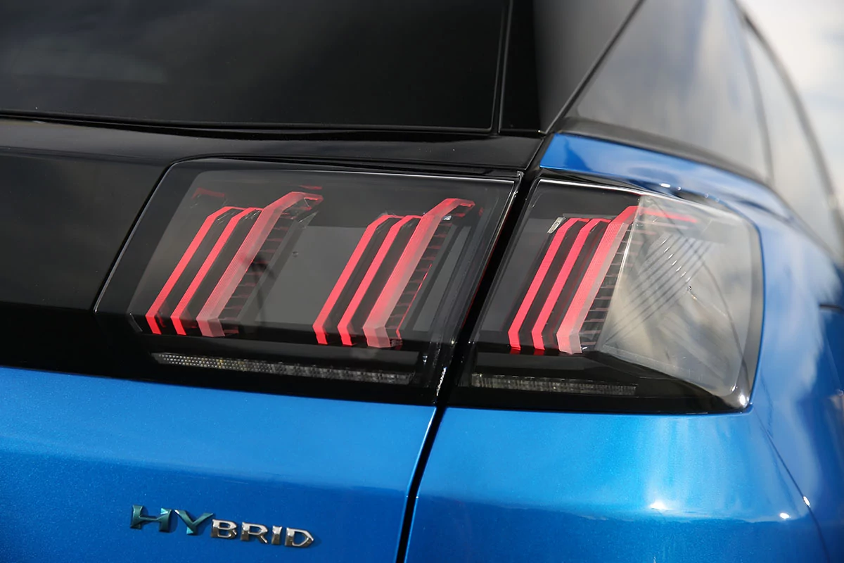 Essai-Peugeot-3008-HYbrid-225 © Soufyane Benhammouda pour Clubic