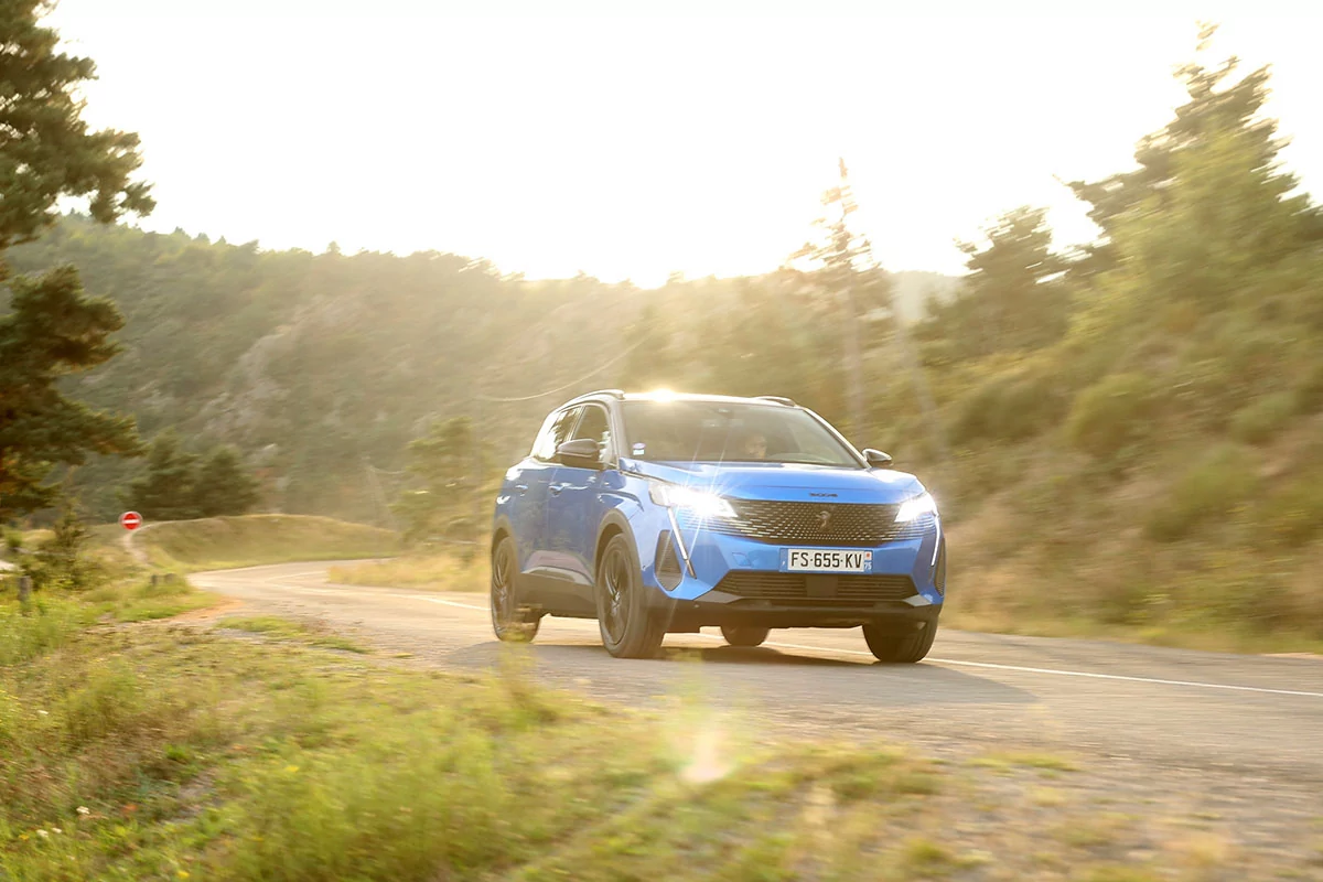 Essai-Peugeot-3008-HYbrid-225 © Soufyane Benhammouda pour Clubic