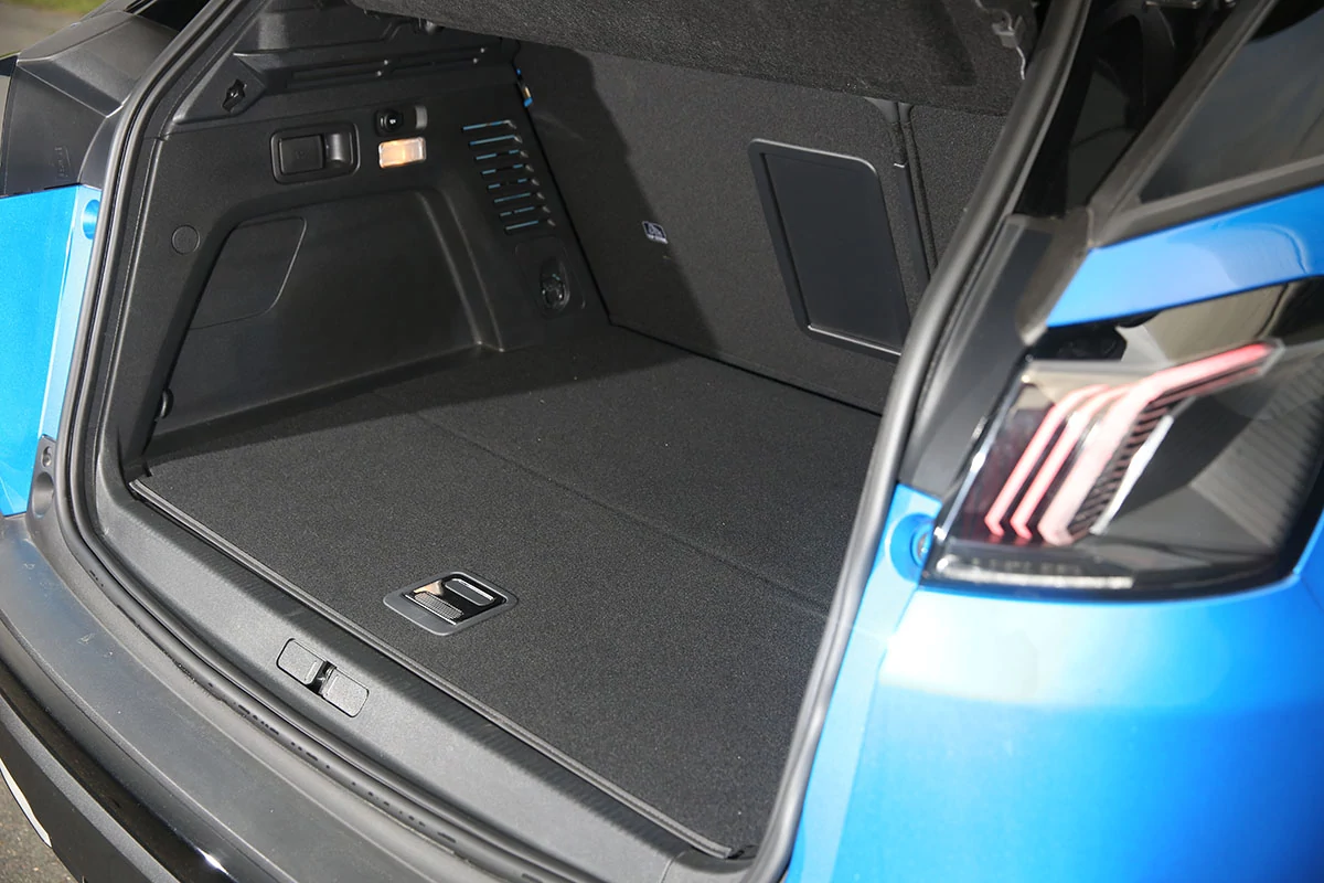 Essai-Peugeot-3008-HYbrid-225 © Soufyane Benhammouda pour Clubic