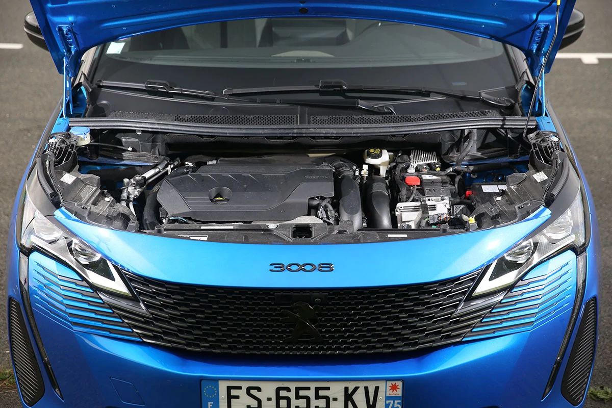 Essai-Peugeot-3008-HYbrid-225 © Soufyane Benhammouda pour Clubic