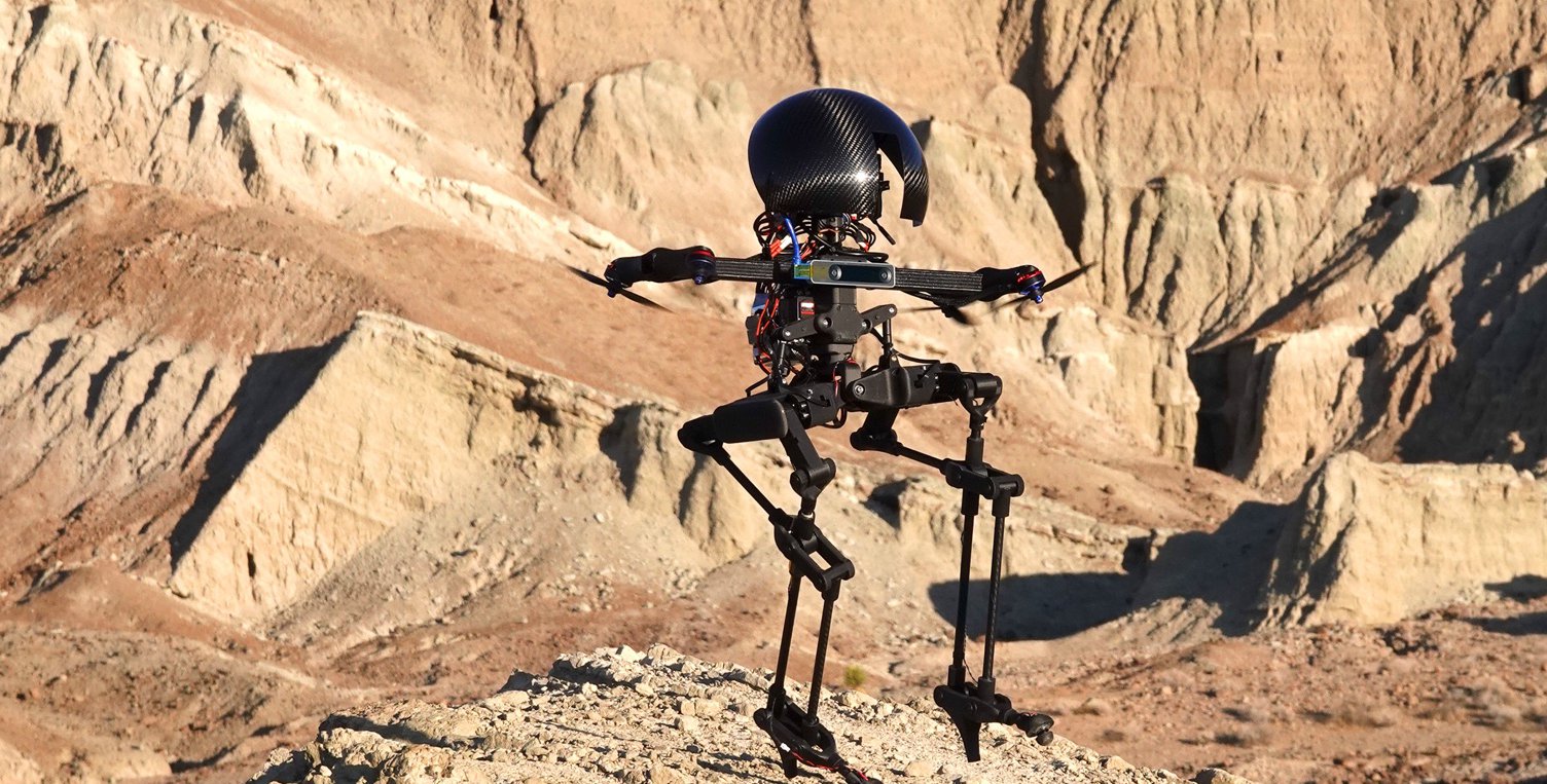 Bipède, capable de voler et de faire du skateboard, ce robot fait rêver... Ou flipper... Ou rêver... Ou...