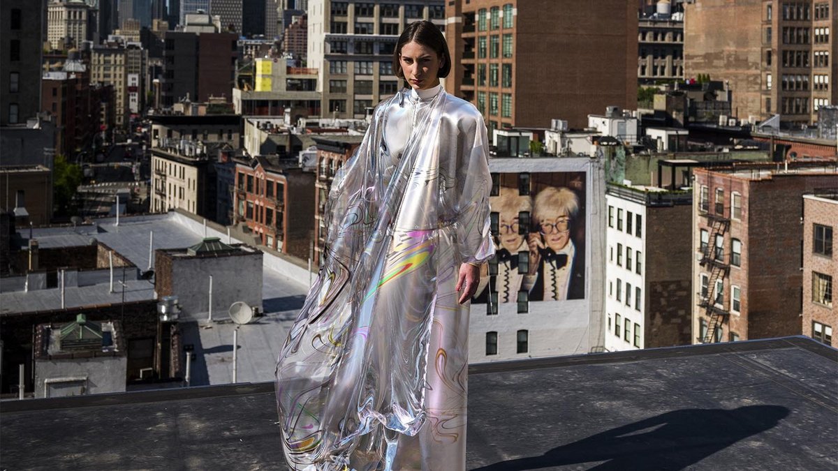 Iridescence, la première robe numérique vendue sous forme de NFT — © The Fabricant