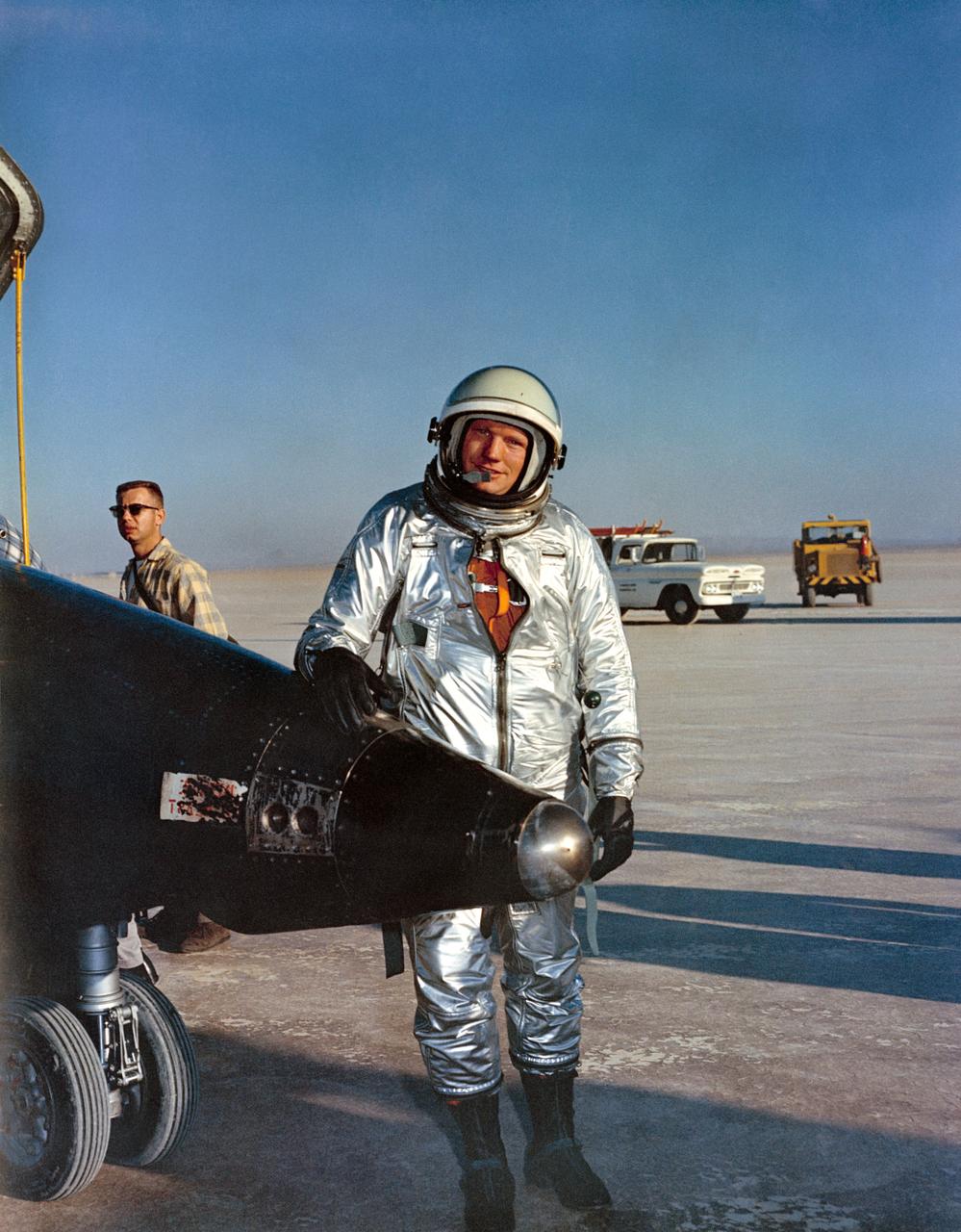 Le pilote de X-15 devenu légende (plus tard), Neil Armstrong. Crédits NASA