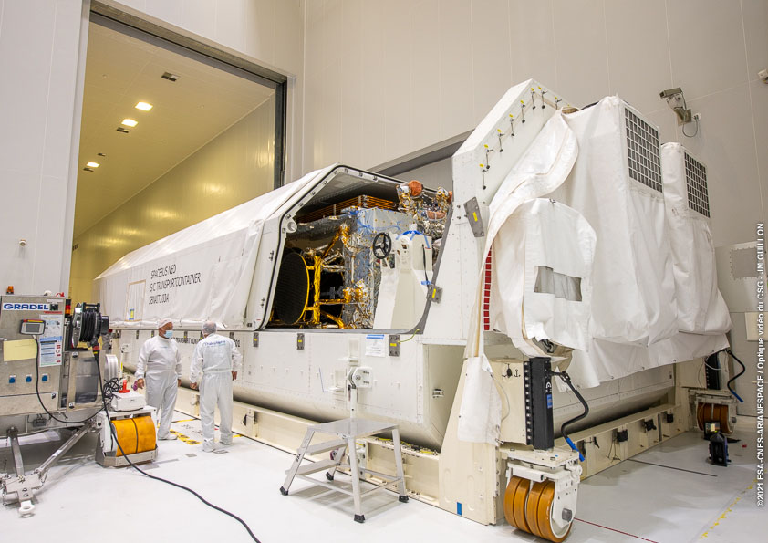 Satellite SES-17 unboxing © ESA/CNES/CSG/Arianespace/ JM Guillon