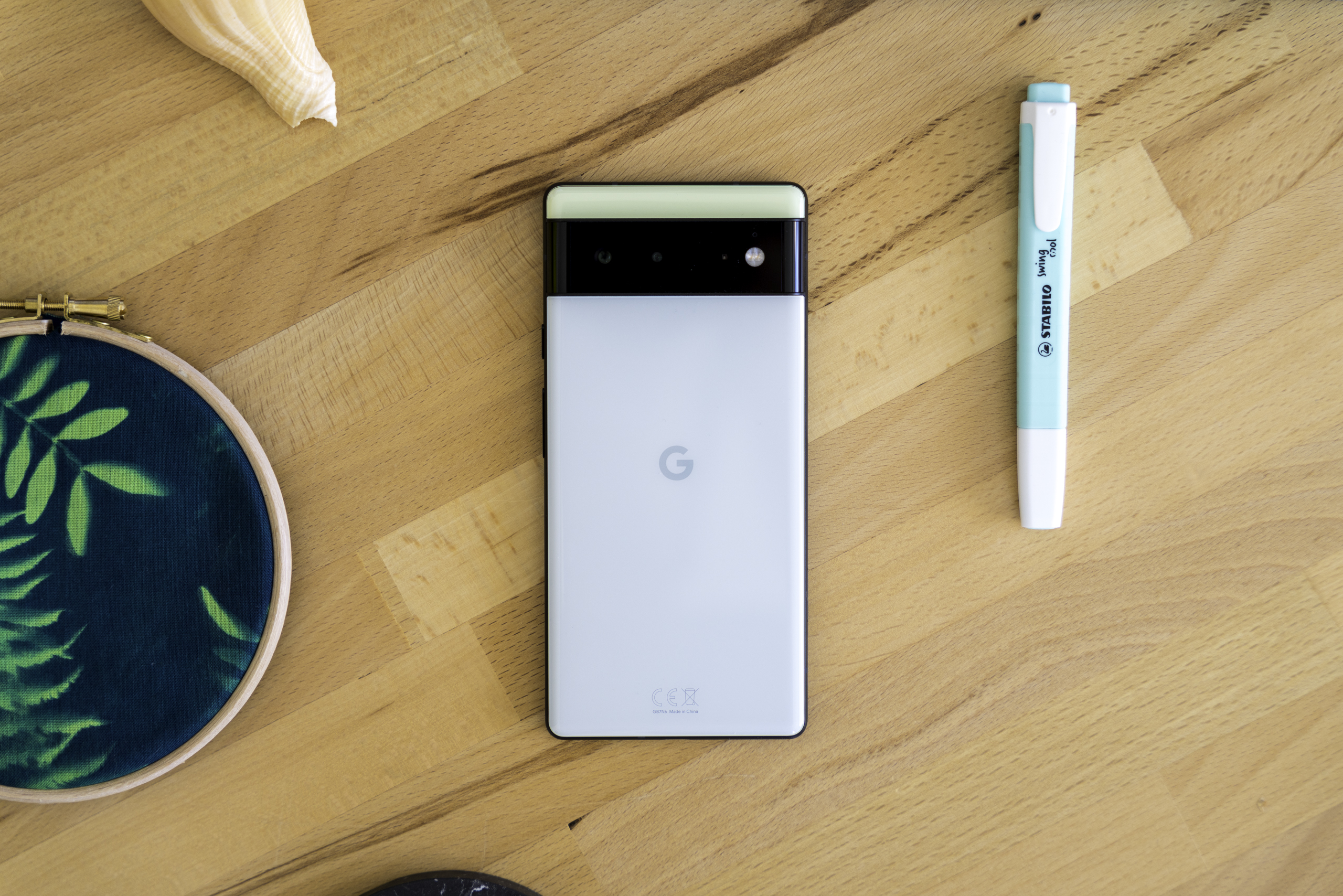 Le design du Google Pixel 7 Pro se dévoile grâce à l'indiscrétion d'un accessoiriste