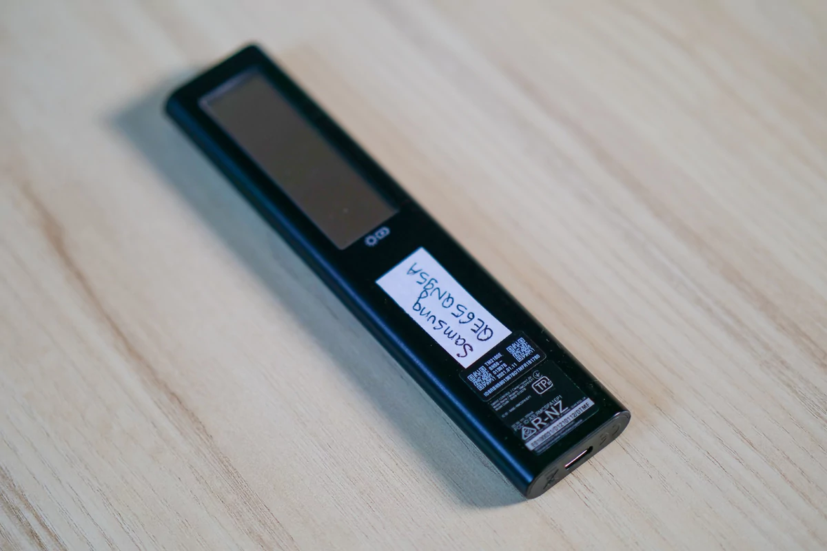Samsung QE65QN95A télécommande solaire